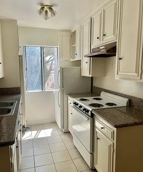 4804 Franklin Ave #8 — Photo 5