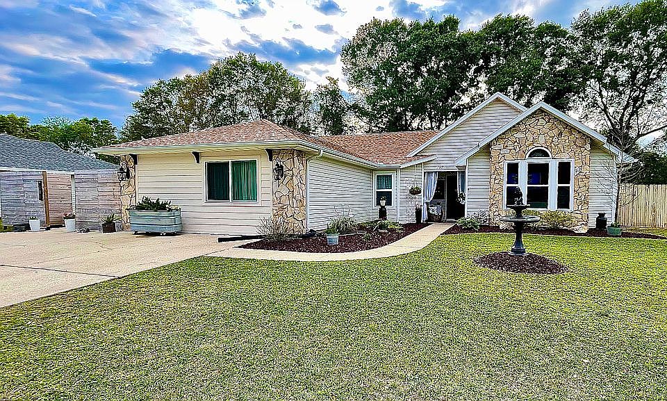 1st image of 2431 La Lar Ln