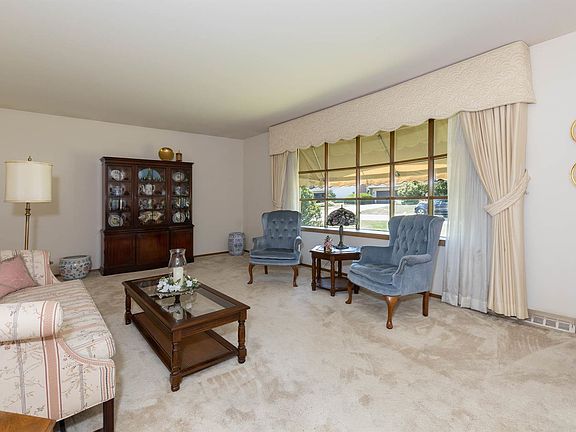 4th image of 5730 La Cumbre Ln