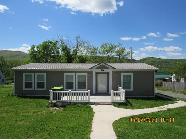 636 6th St NE, Pulaski, VA 24301