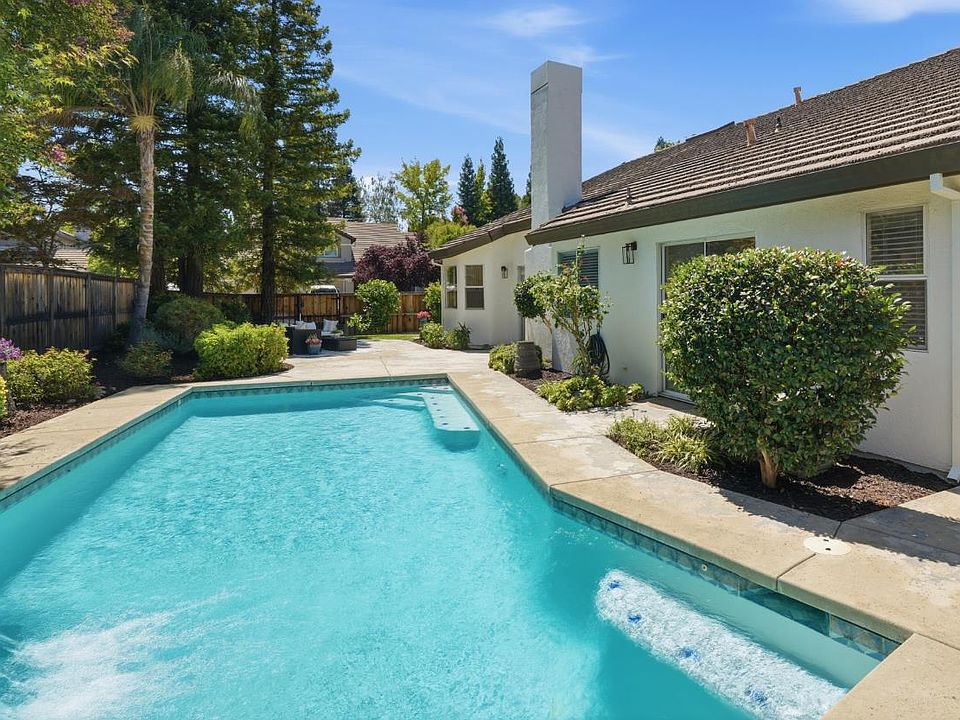 1st image of 282 Thorndike Way
