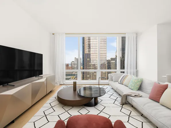 15 Hudson Yards image 2 of 21