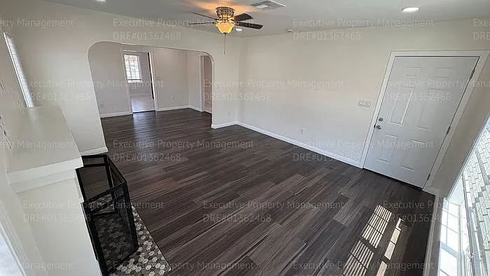 104 S Kincaid St — Photo 4