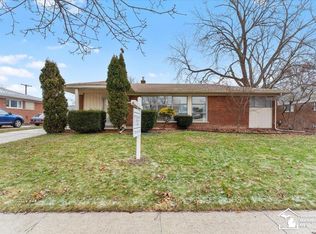 2531 Middlefield Rd, Trenton, MI 48183