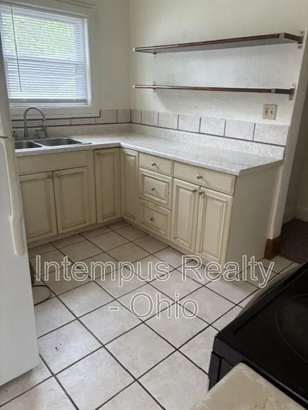 2 bed, 1.0 bath, 1295 sqft, $900 — Photo 2