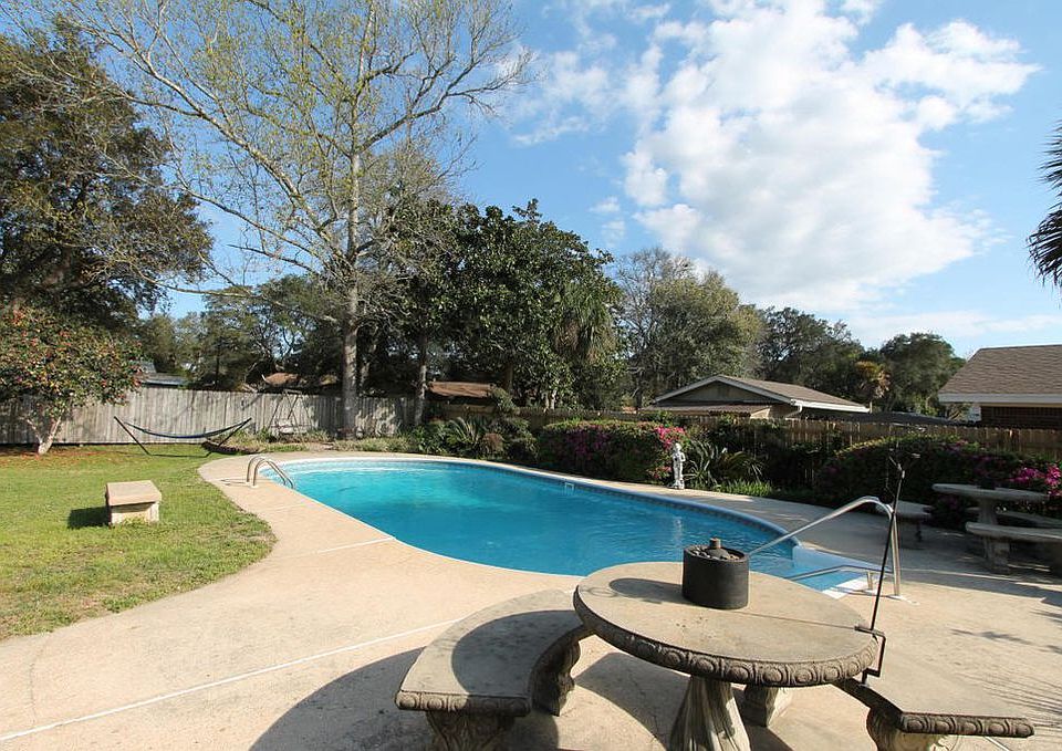 1st image of 626 Country Club Ave