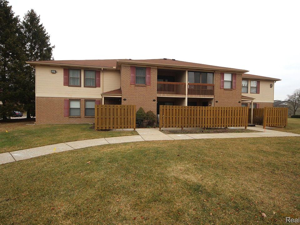 1st image of 19281 Surrey Ln
