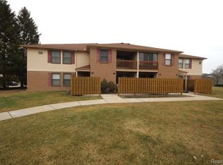 19281 Surrey Ln, Northville, MI 48167