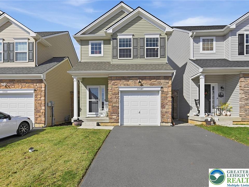 1st image of 3206 W Huntington Ln