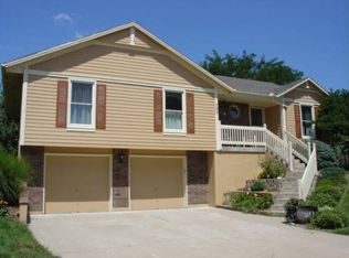 700 NE Hunters Rd, Blue Springs, MO 64014