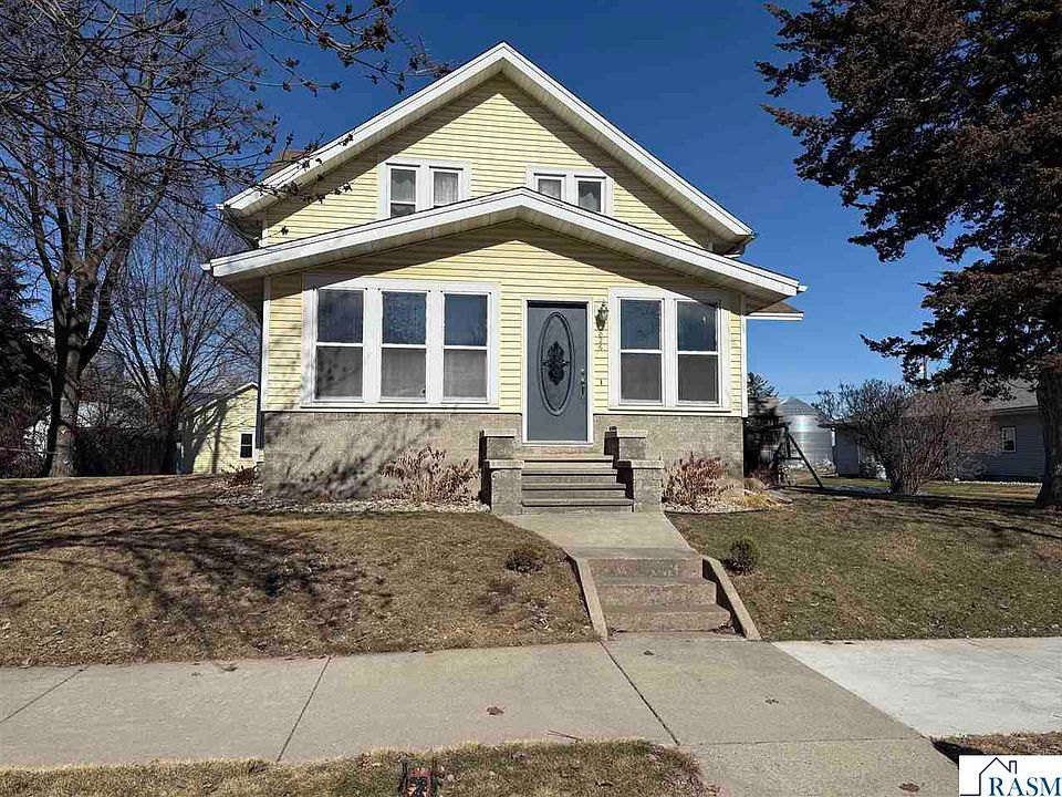 1st image of 826 3rd St