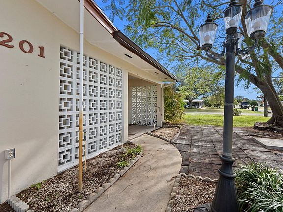 4th image of 201 E Arbor Avenue