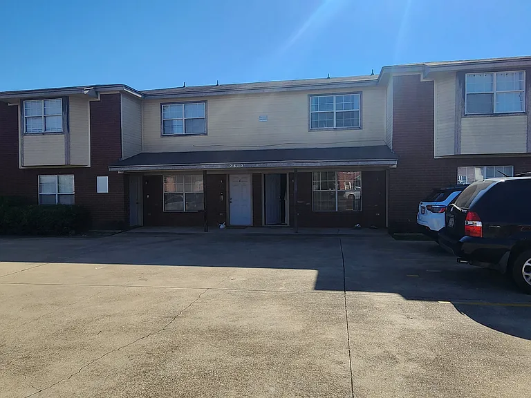 2810 Cantabrian Dr #B — Photo 15