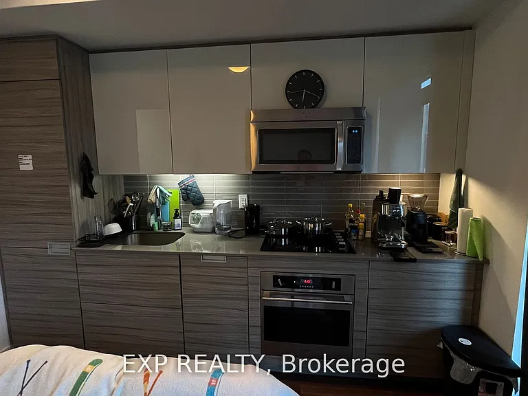 210 Simcoe St #902 — Photo 6