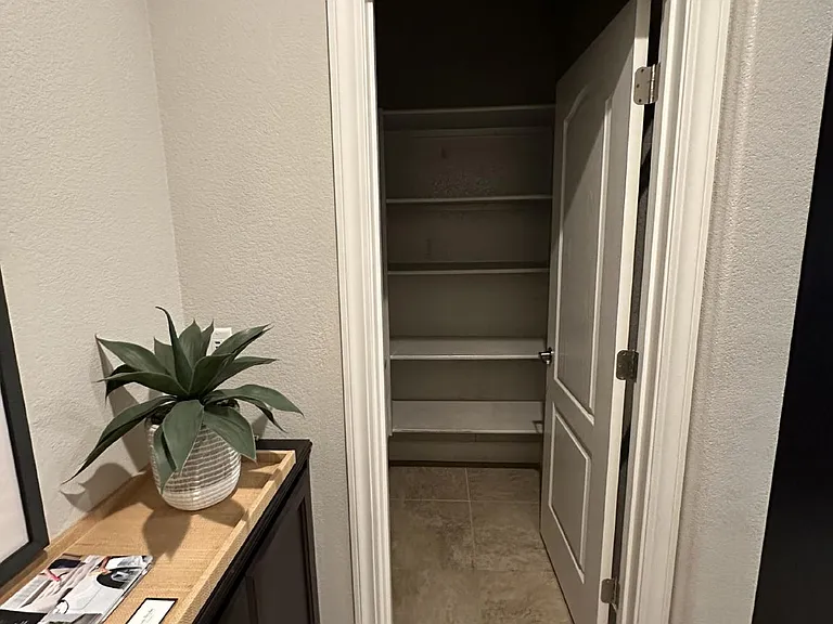 5049 Verona Dr — Photo 14