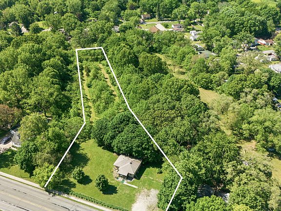 3rd image of 1356 Pipestone Rd