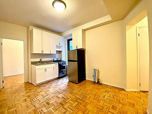 2nd image of 527 E 78th St APT 6B