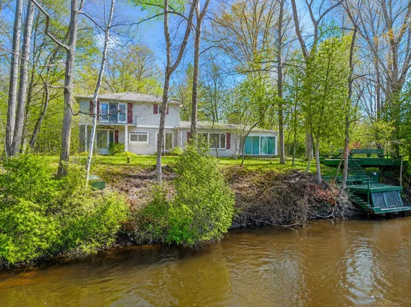 620 West Ct, Mount Pleasant, MI 48858