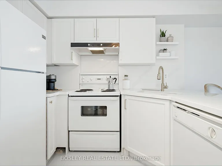 140 W Bathurst St #803 — Photo 6