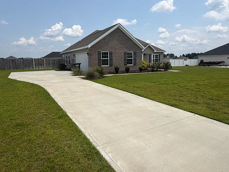 622 Fescue Dr — Photo 2