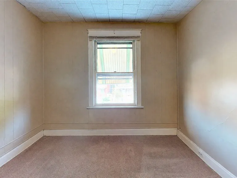 2358 Stratford Ave — Photo 7