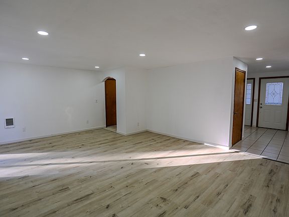4th image of 9309 Judy Ln SE