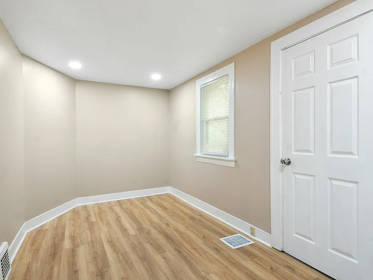 12805 Watterson Ave — Photo 8