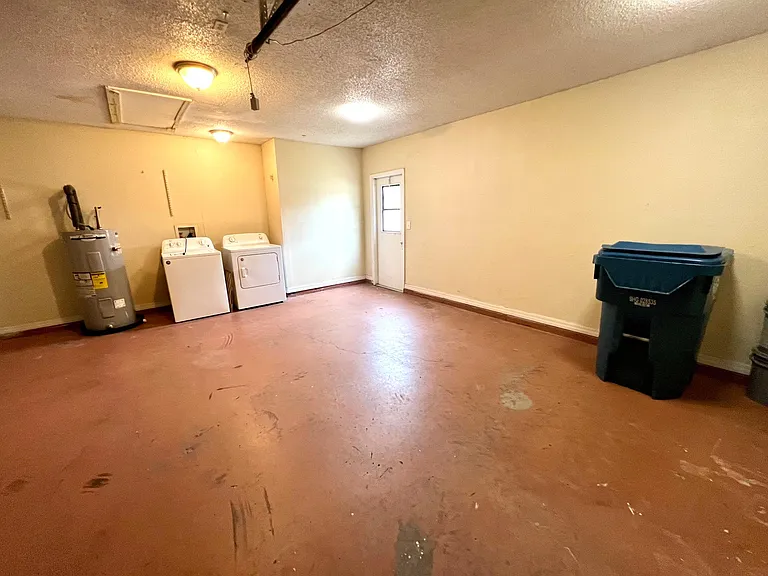 5571 Mariner Blvd — Photo 12