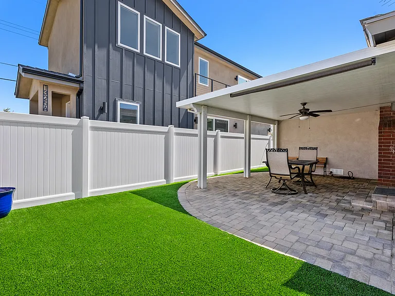 1325 W Ash Ave — Photo 14