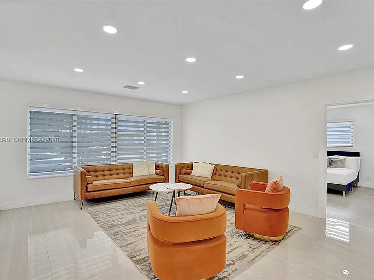 1141 N Northlake Dr — Photo 14
