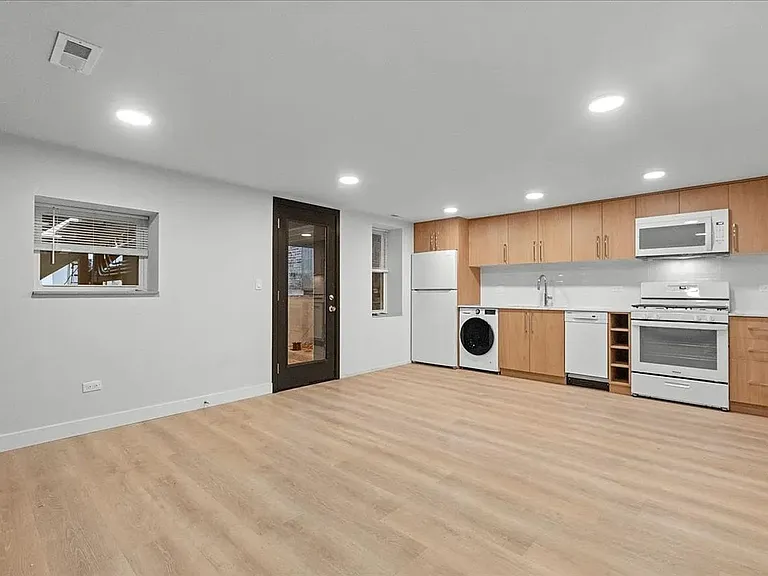 927 N Mozart St — Photo 17