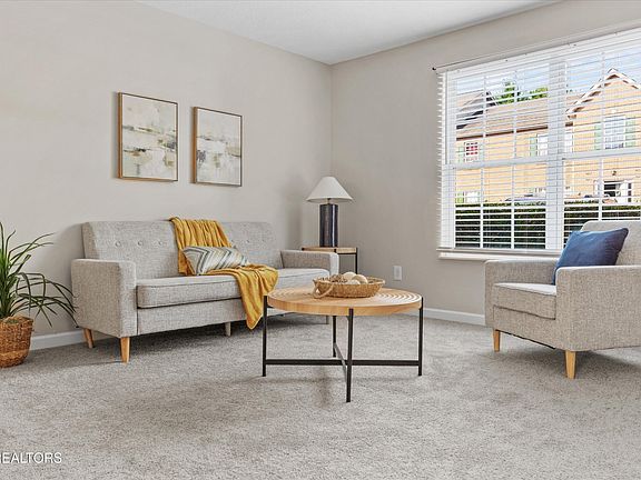3rd image of 4828 Poplar Crest Way