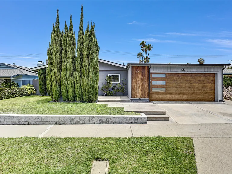 3078 Trinity Dr — Photo 1