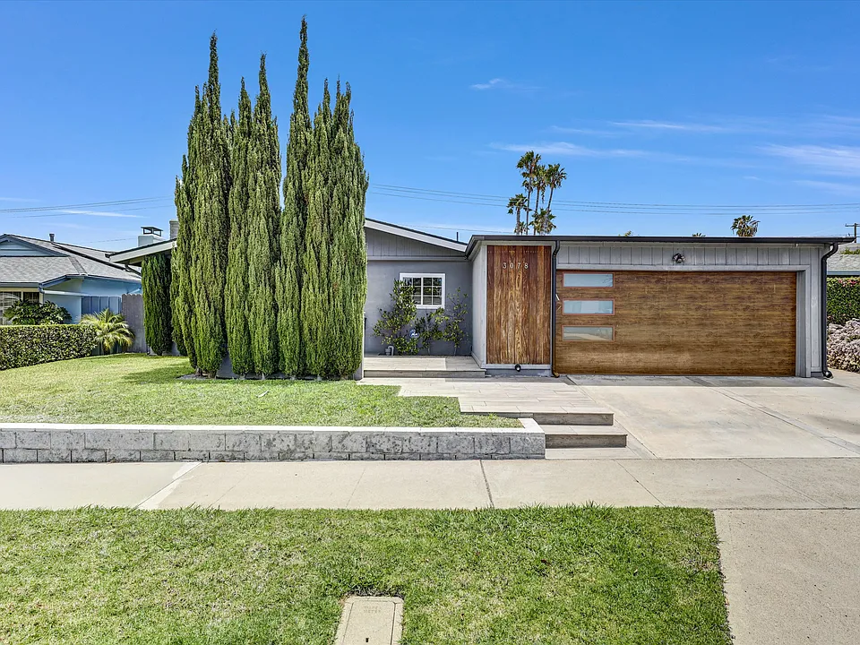 3078 Trinity Dr