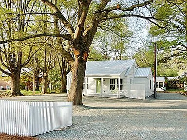 3 bed, 2.0 bath, $2,250 — Photo 14