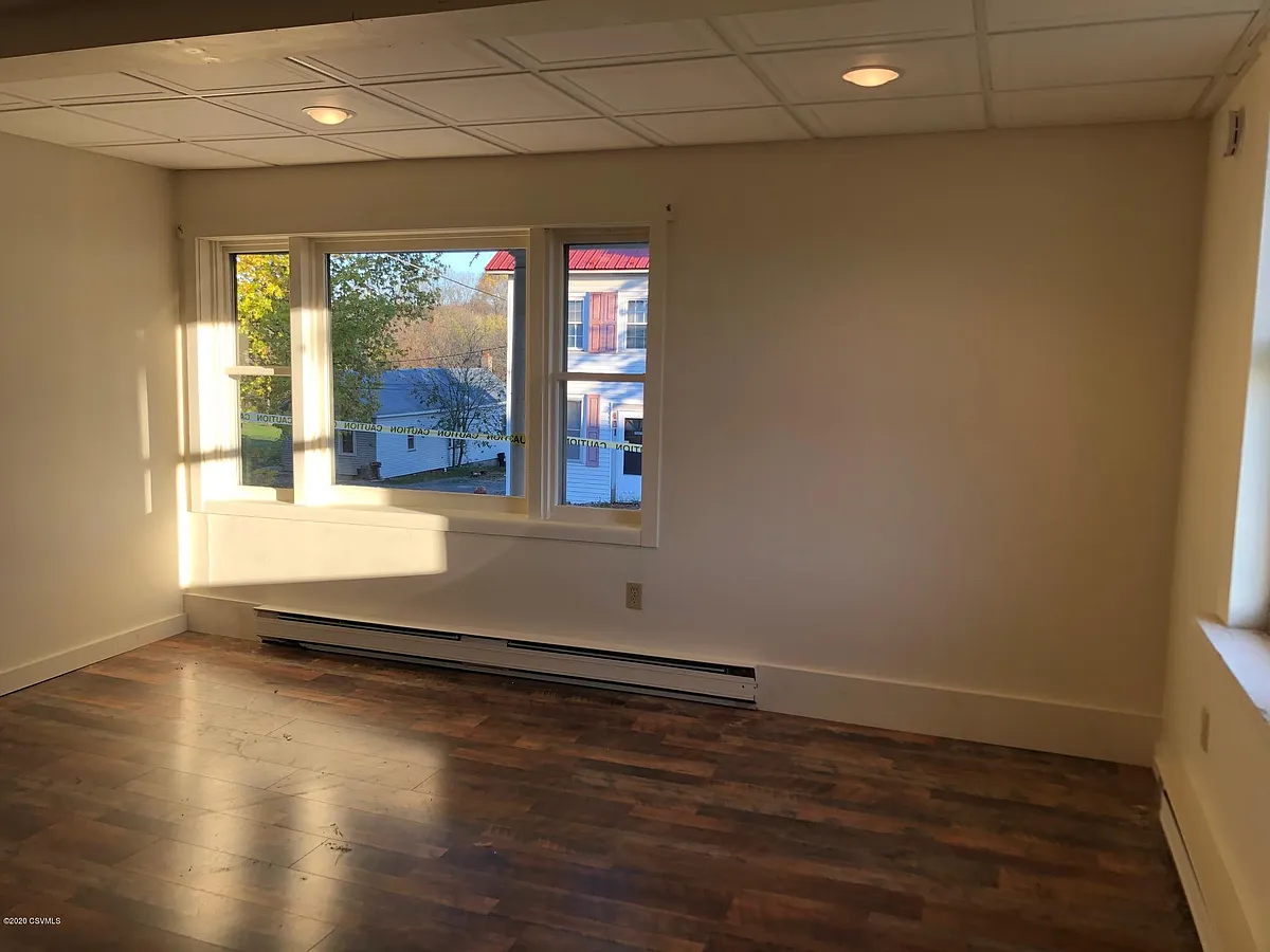 Building Photo - 400 Walnut St #1