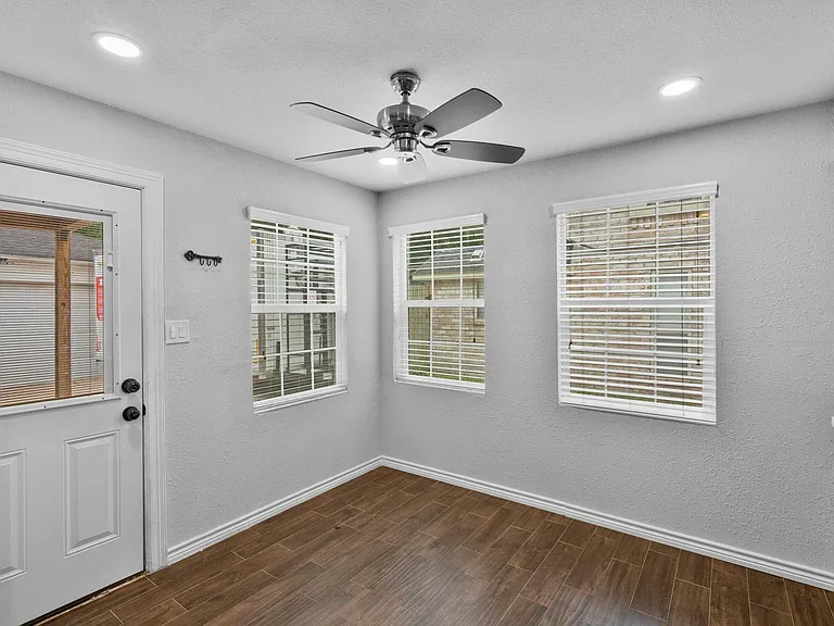 10519 Fawnview Dr — Photo 10