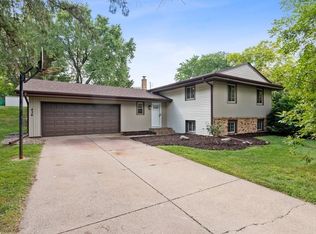 436 Oakcrest Ave, Roseville, MN 55113