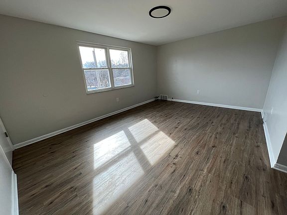 4th image of 28 Richland Ave Floor 2