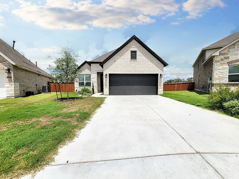 513 Three Feathers Ct — Photo 4