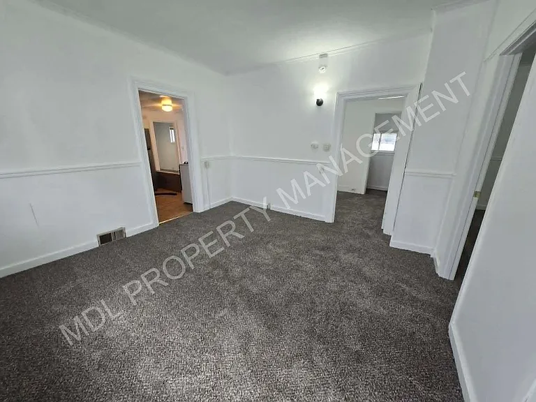 316 N Jackson — Photo 2