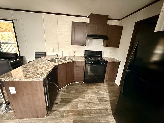 3rd image of 5491 Lyle Rd