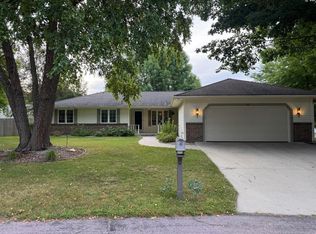 15 Caroletta Ct, Mankato, MN 56001