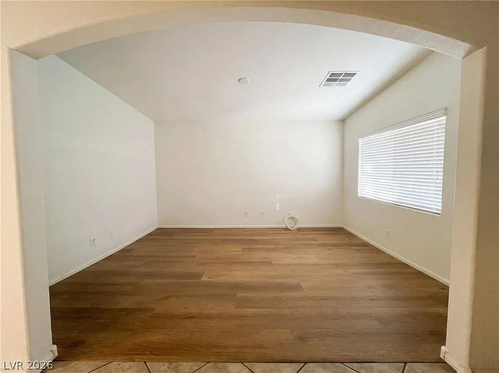3 bed, 2.0 bath, 1948 sqft, $2,300 — Photo 4
