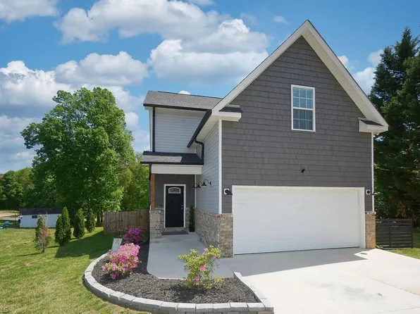 711 Korner Rock Rd, Kernersville, NC 27284