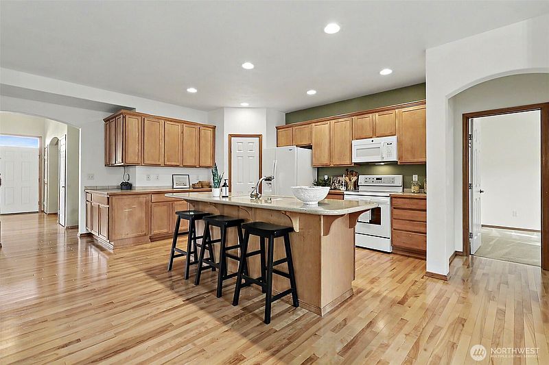 5th image of 9207 226th Avenue E