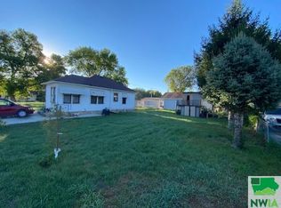 220 E 11th St, South Sioux City, NE 68776