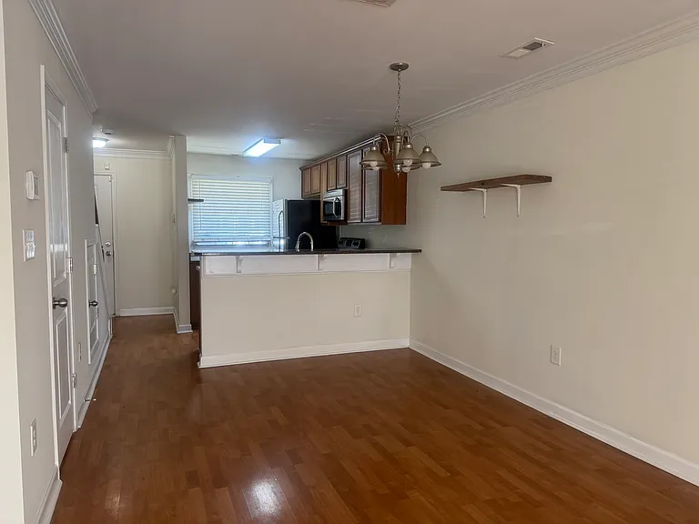 1215 Green Oaks Ln #H — Photo 7