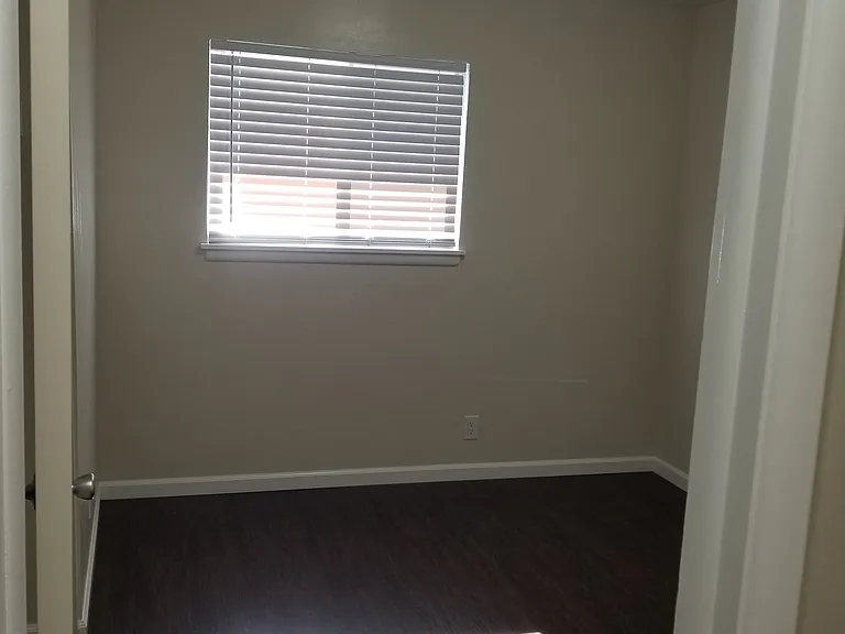 515 Warwick Dr — Photo 19