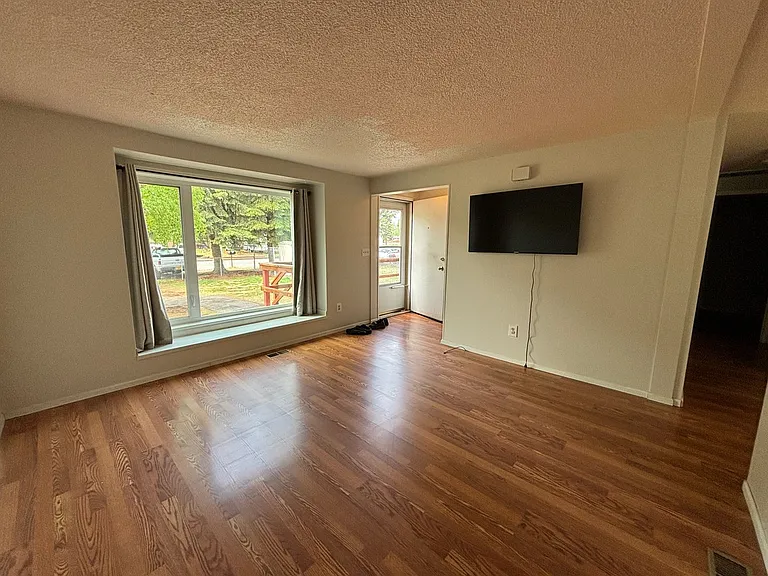 1453 Market St — Photo 4